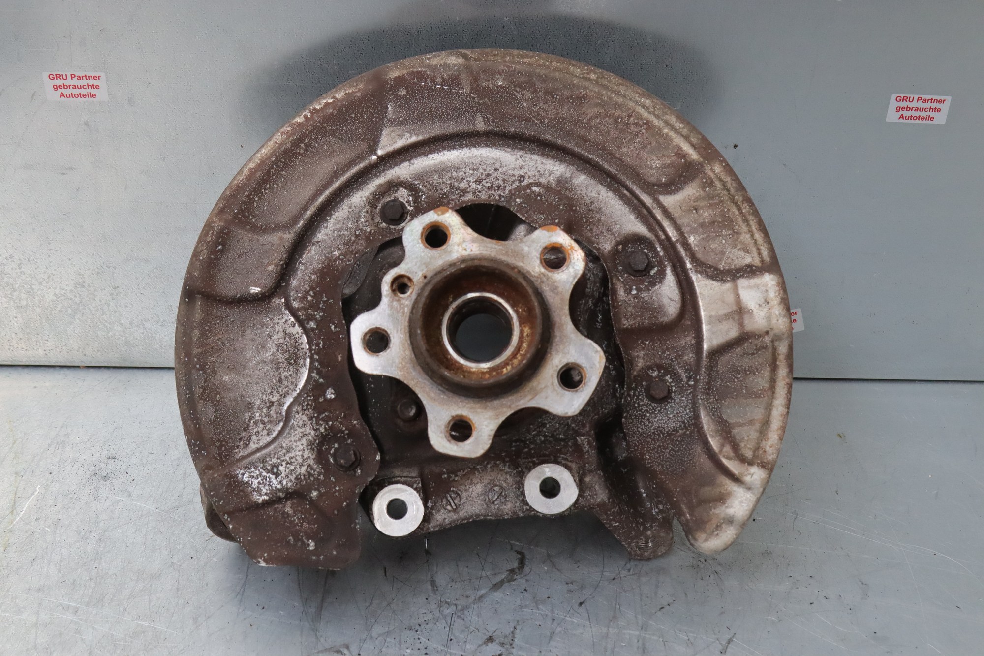BMW G30 G31 Radnabenspindel Radträger hinten rechts 6866338