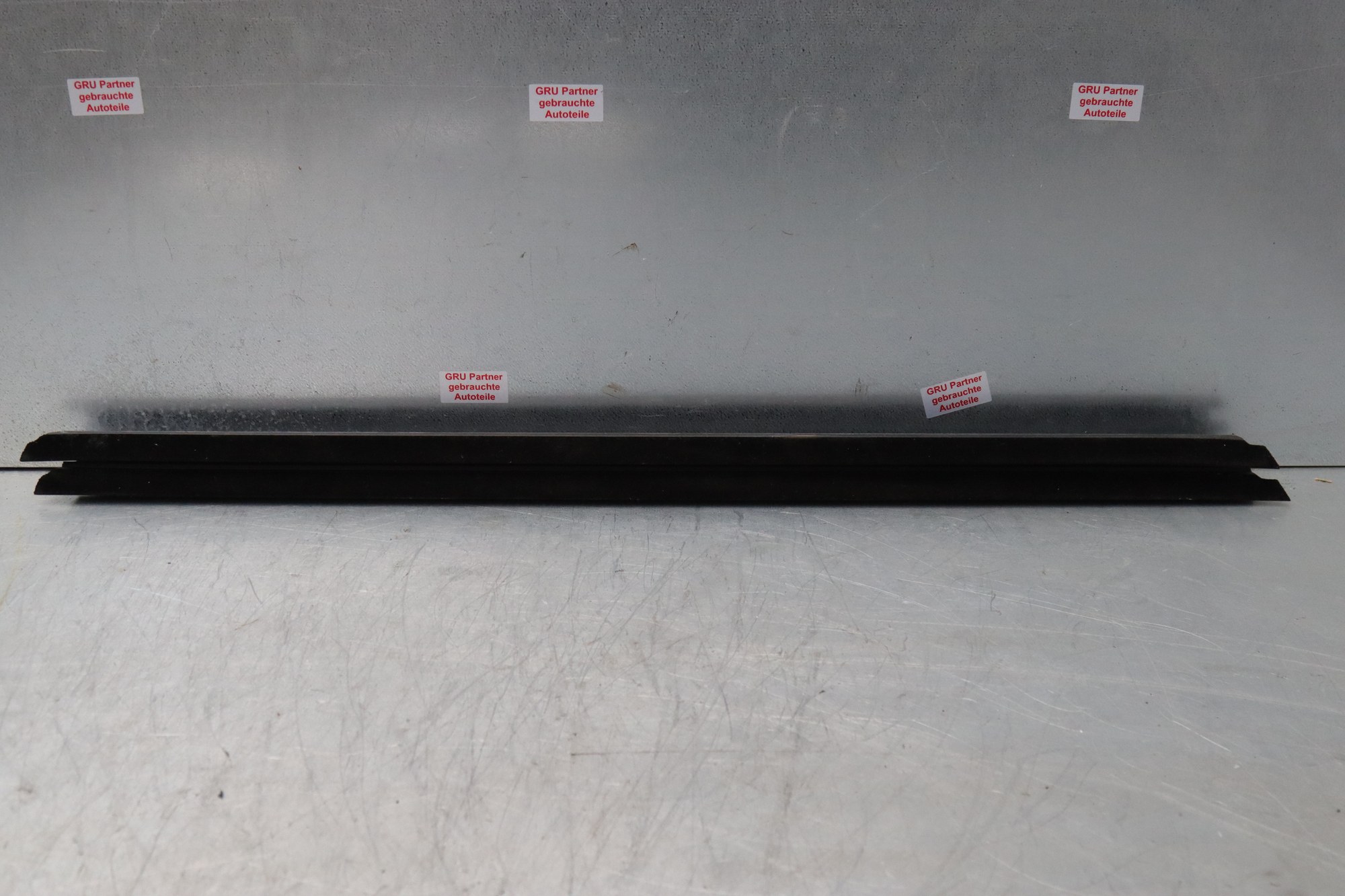BMW 5 G30 G31 Fensterleiste Tür vorne links 7336960 