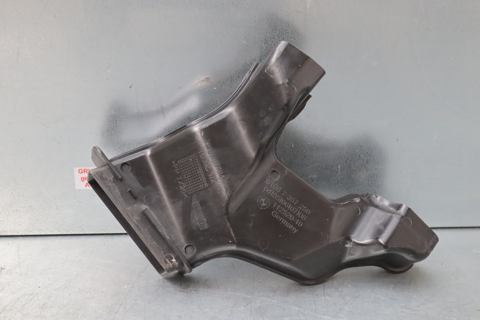 BMW 5 G30 Wasserablaufkanal oben rechts 61667357250