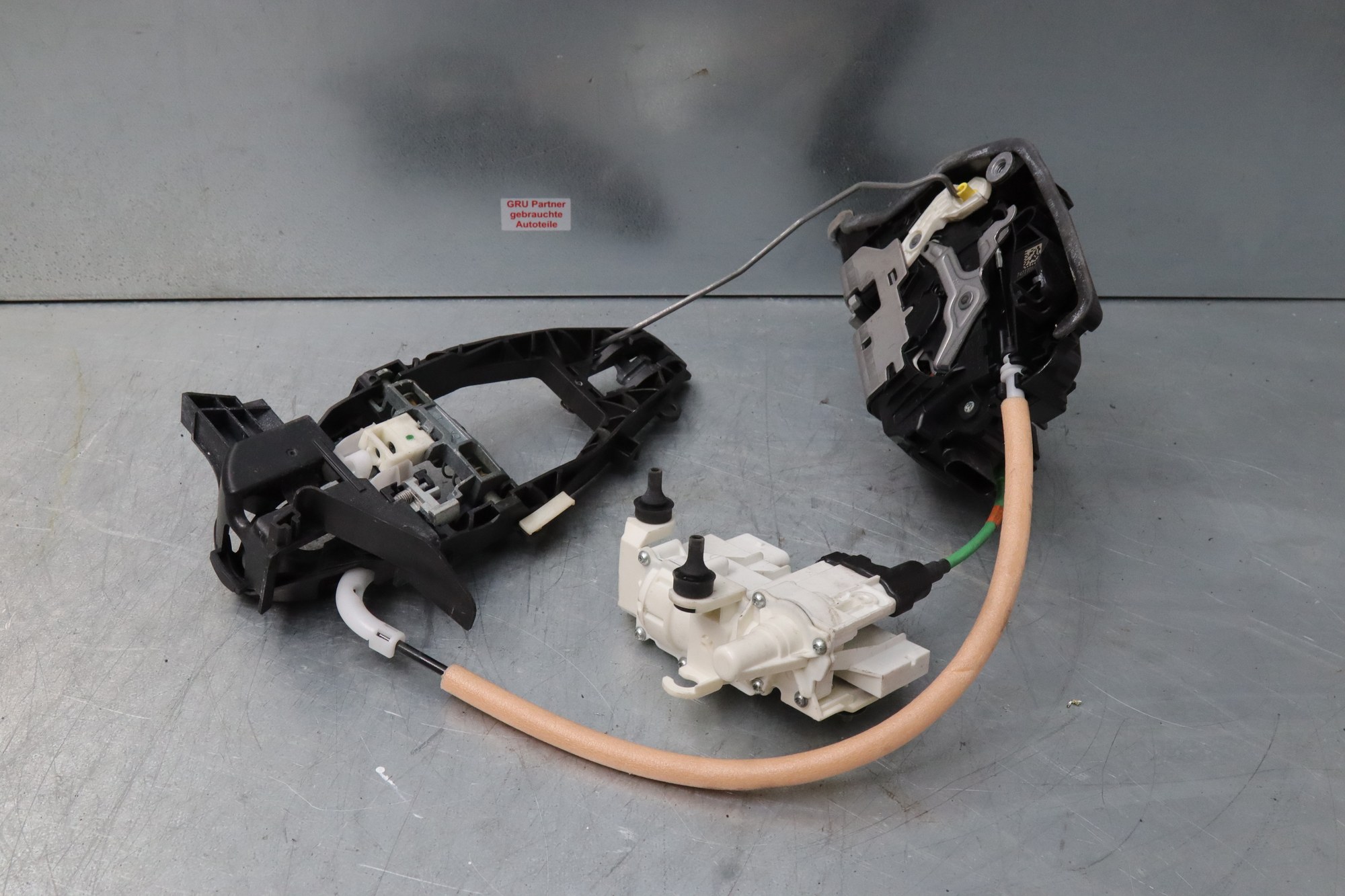 BMW G-Serie G07 G12 G30 G05 G06 Türschloss Vorne Links 51217477701