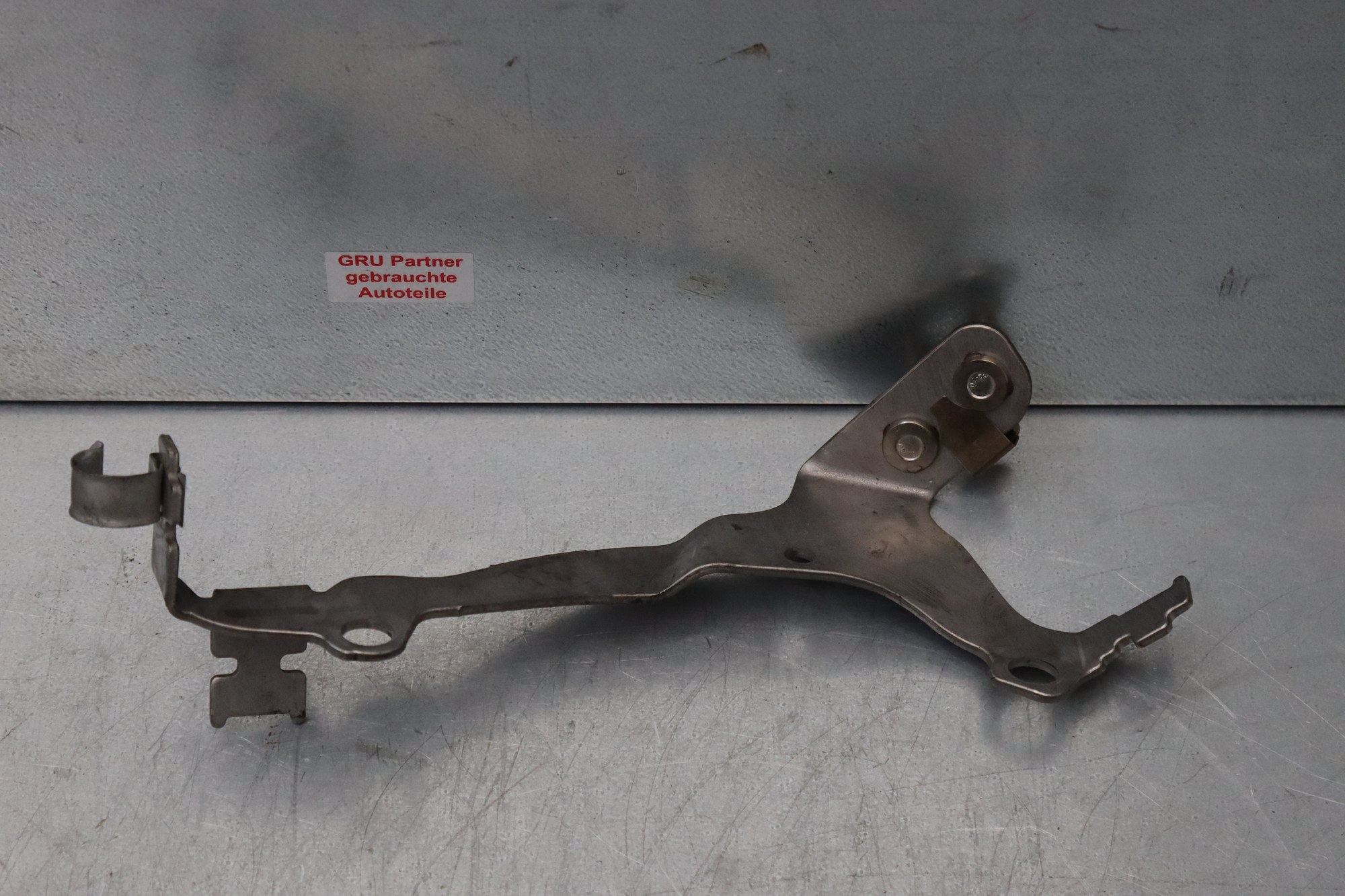 BMW X3  X4 G01 G02 G11 G12 G30 Halter motornaher Katalysator 7643154