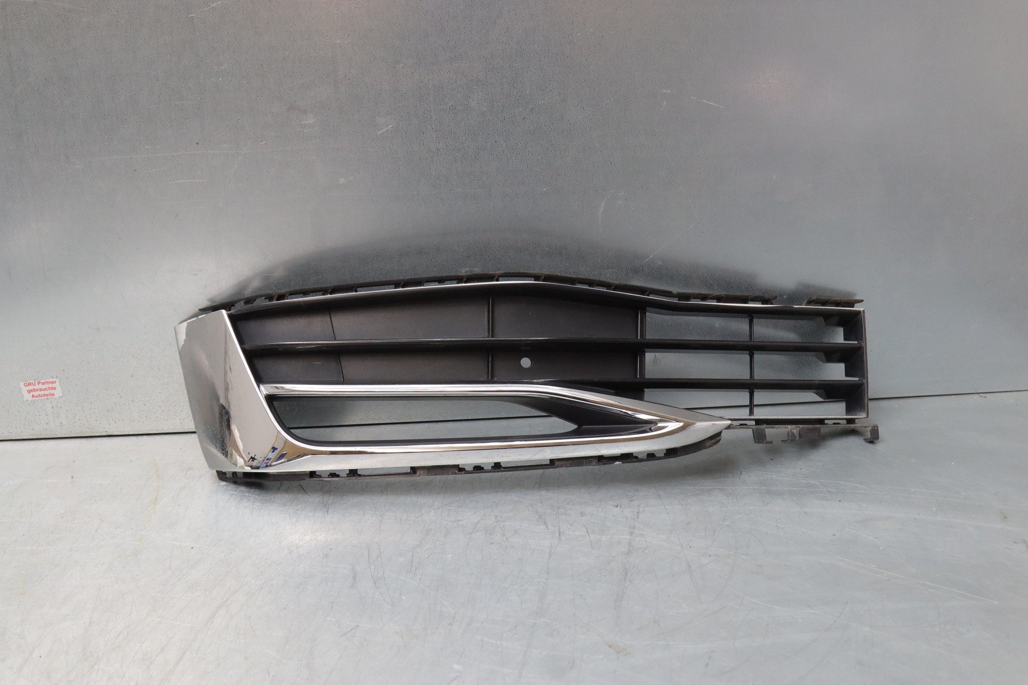 BMW 5 G30 G31 Unteres Gitter dreiteilig vorn 51117385277