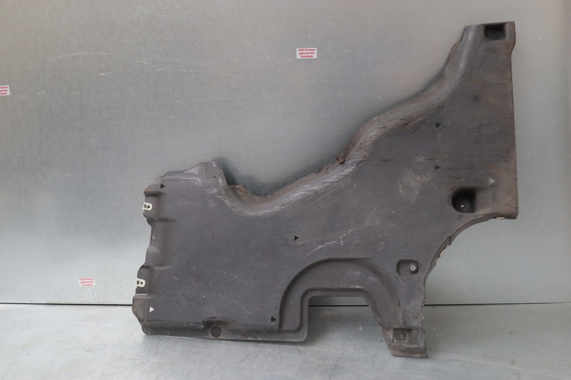 BMW G30 530i, Unterbodenverkleidung Tank rechts 7340790