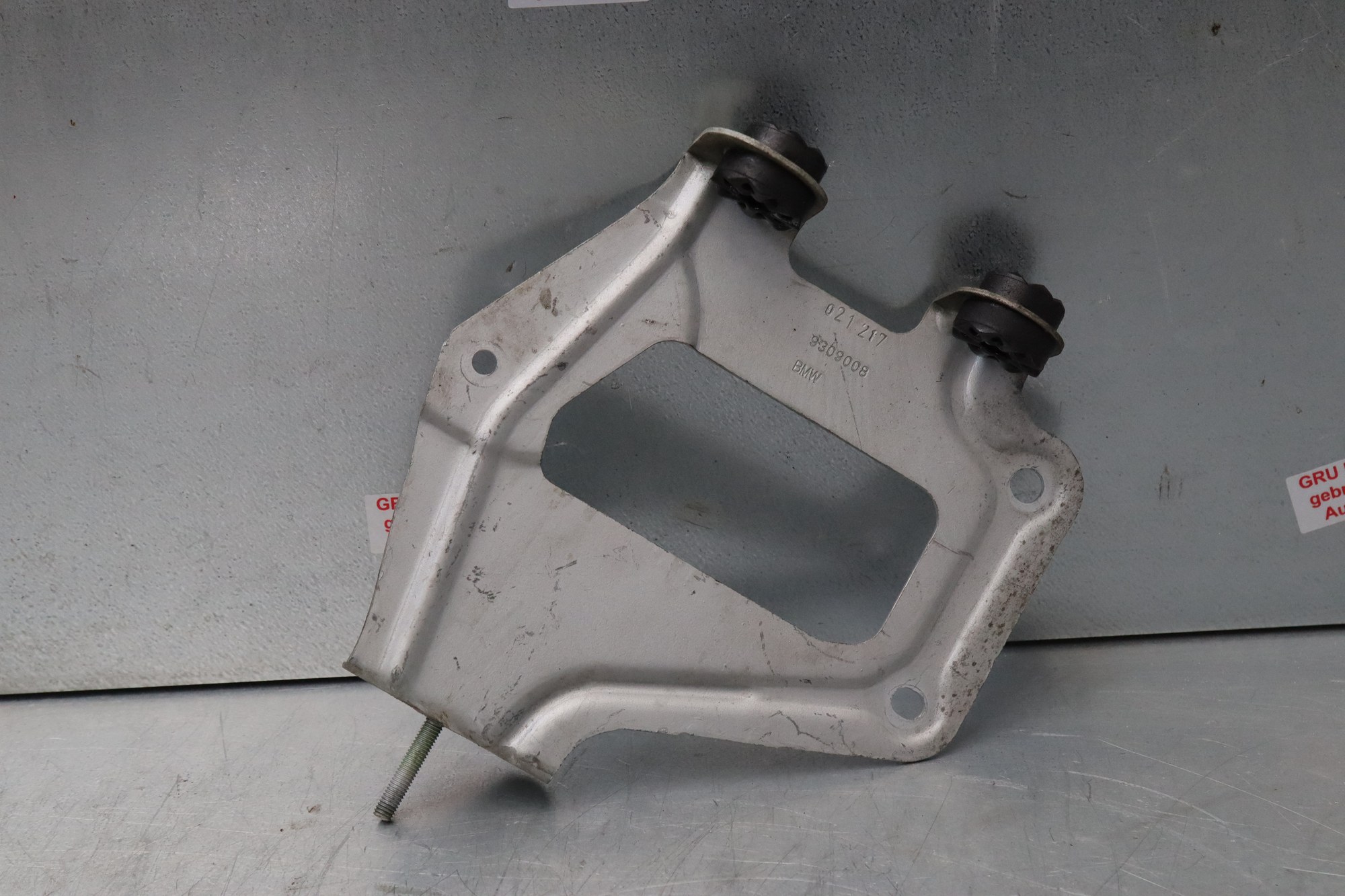 BMW G30 2018 BMW 5 G30 G31 G38 Rechts Halterung Kühler 9309008